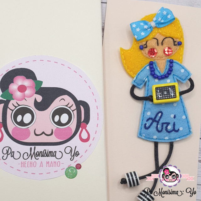 Broche personalizado maestra profesora monerías en fieltro