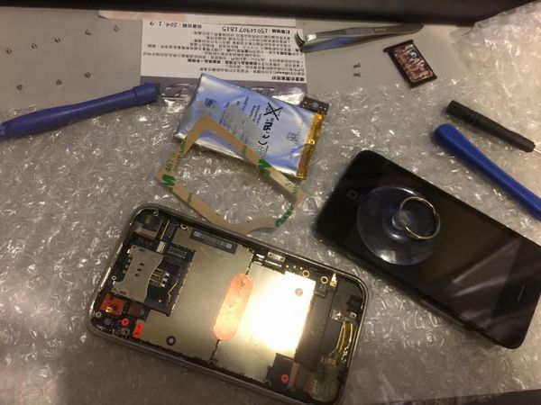 【iPhone更換電池】 iPhone 3G 老機復活 【推薦】 耳機, 泡水, 省電, 原廠, 液晶, 傳輸線, 零件, 電池, 維修, 螢幕破裂, iphone, iphone8, iphone8s, iPhone工具