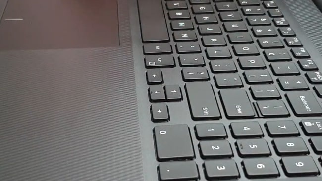 4 Small and very closely placed arrow keys on this Inspiron 3593's keyboard.
