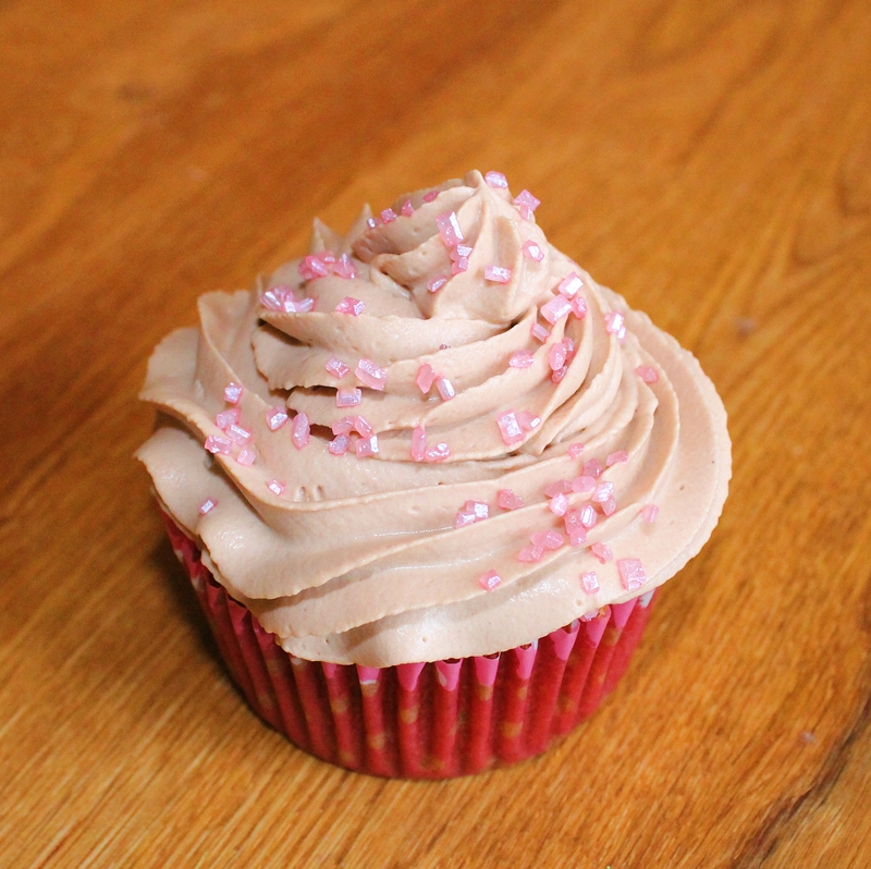 wunderbare Fantasie: Schoko-Cupcakes mit Vanille-Füllung