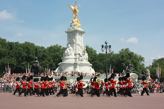 Victoria Fountain, Buckingham Palace, Guards military band