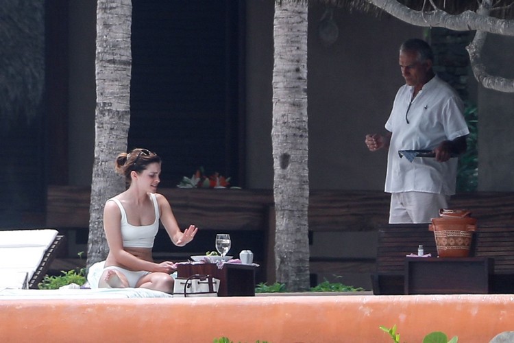 Emma Watson Updates: Emma Watson sunbathing in Cabo San Lucas, Mexico