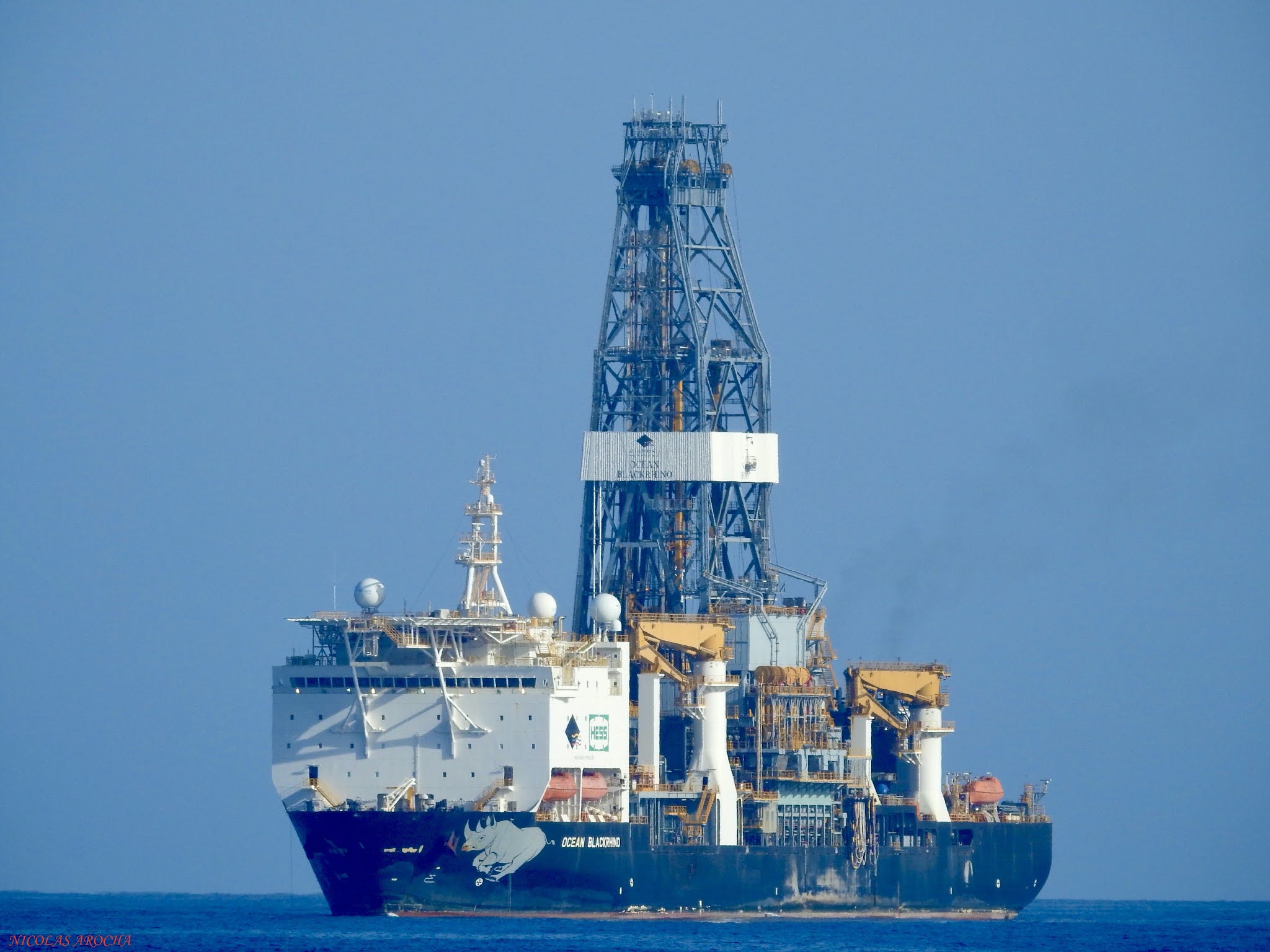 SANTACruceros / La LUZ Ocean BlackRhino