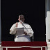 El Papa pide perdón por reprender a una mujer que le jaló la mano