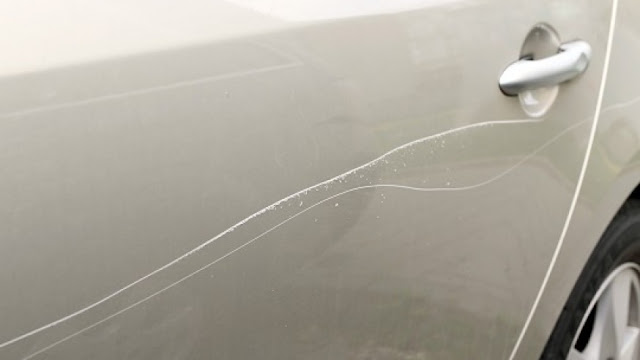 Comment enlever les rayures profonde sur une voiture