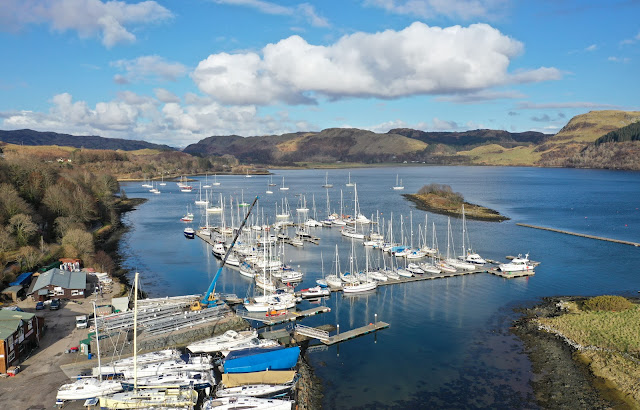 Ardfern Yacht Centre Stepping masts