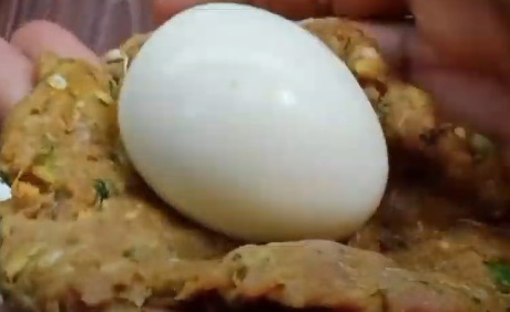 Egg coated meatballs