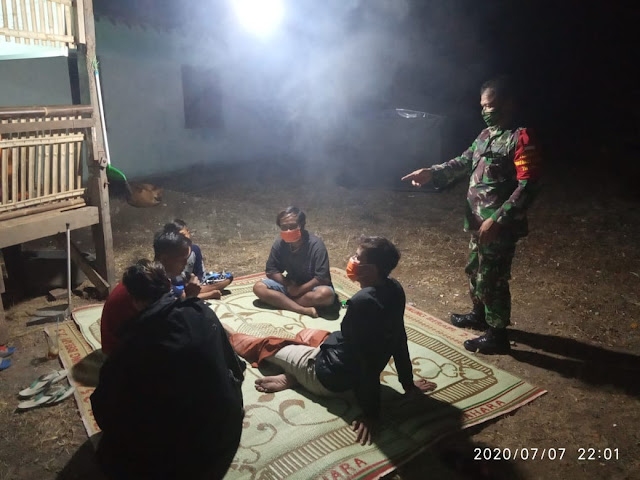 Terapkan Protokol Kesehatan Babinsa Wonosari Lakukan Patroli