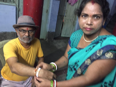 's wrist, AnjNewsMedia RakshaBandhan: बहनों ने भाई की कलाई पर बांधी राखी, Sisters Tie Rakhi on Brother's wrist, AnjNewsMedia