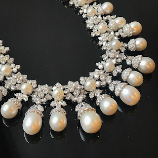 Pearl necklace jewellery