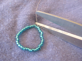 stayathomeartist.com: stretchy stackable seed bead rings...