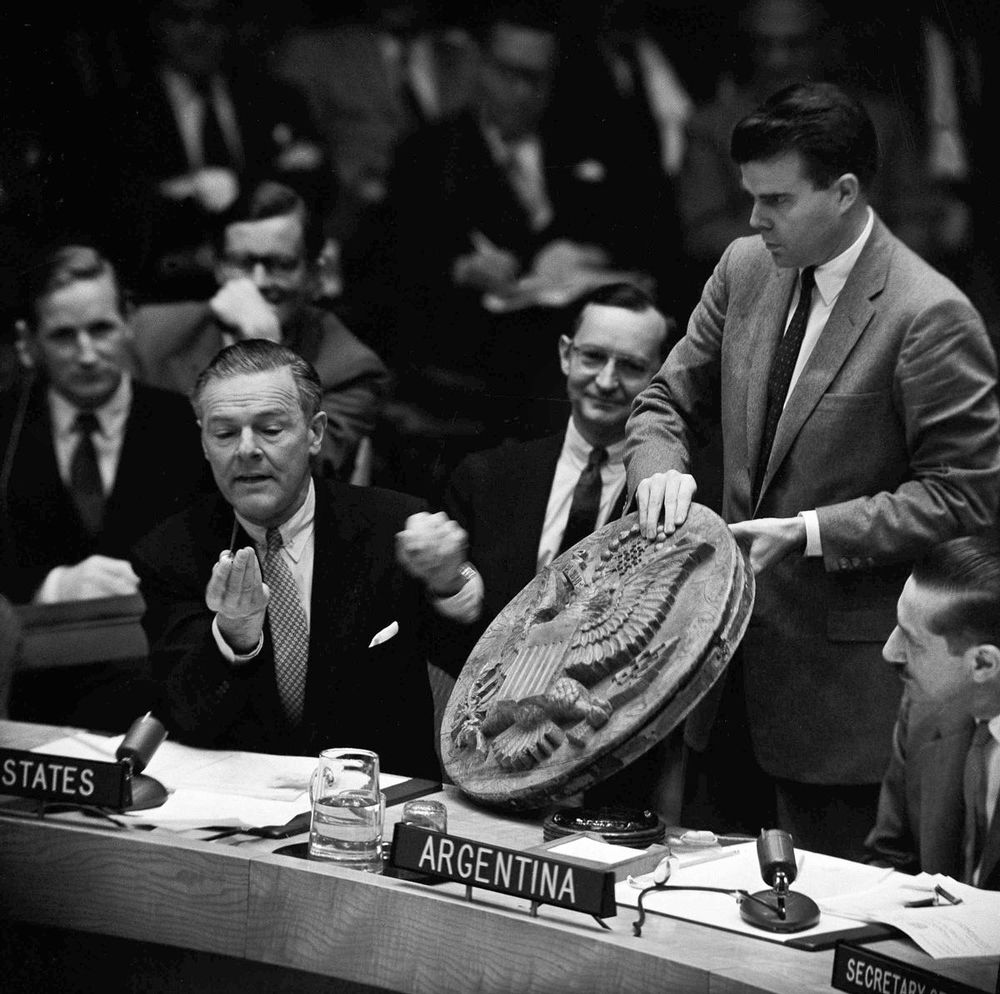 Henry Cabot Lodge showing 'The Thing' at the United Nations on 26 May 1960