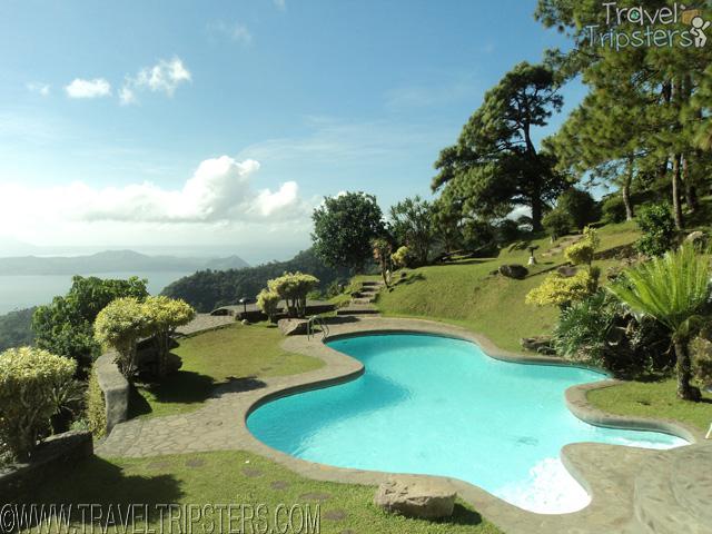 Chilline T House in Tagaytay City: Scenic Glass House with ...