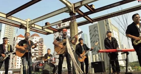 Lirik Dan Arti Lagu Cinta Hian Do Au Tu Ho Sagara Band