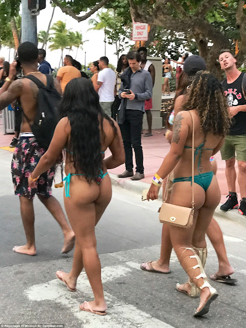 College students Ocean Drive in Miami Beach