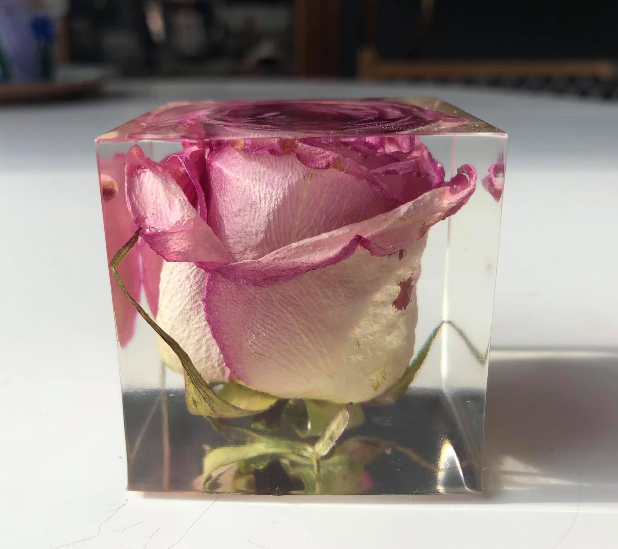 How to Make Resin and Flower Paperweight Keepsakes