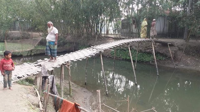 বাঁশের সাকোই ভরসা চার গ্রামের মানুষের