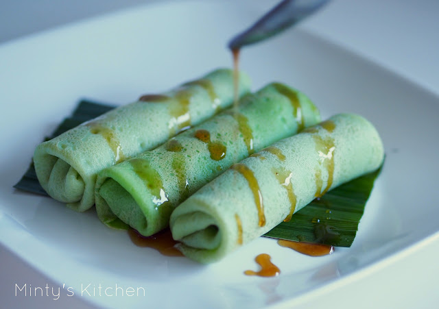 pandan crepe with coconut filling