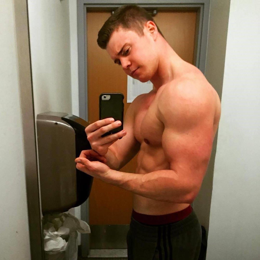 handsome-young-shirtless-biceps-hunk-big-pecs-flex-chris-pompilii-selfie