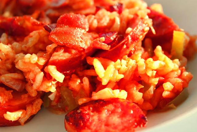 Recetas fáciles con arroz: Delicioso, exquisito y sabroso arroz con chorizo  colorado