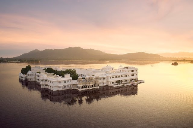 Hotel Taj Lake Palace En Udaipur, India Un Antiguo Palacio Real Del Siglo XVIII Lleno De Encanto E Historia