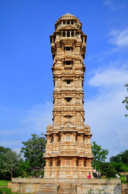 vijay stambh chittorgarh fort life rajasthan town heritage majestic golden sandstone