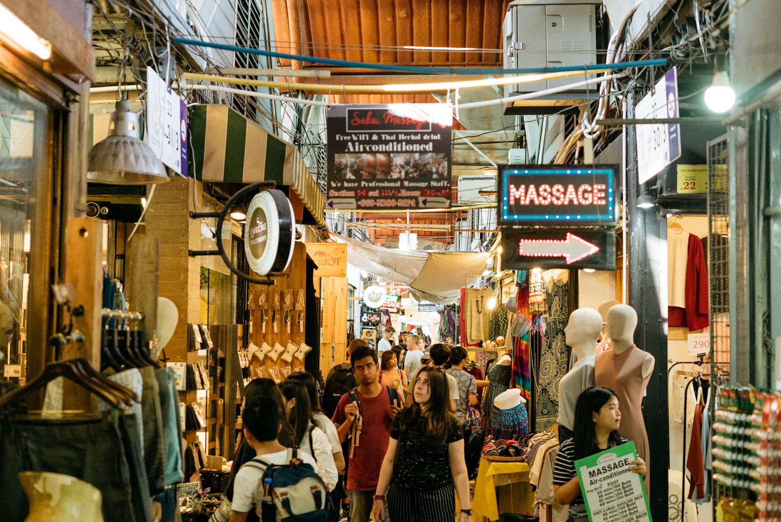 Weekend market. Рынок Чатучак в Бангкоке. Рынок Пратунам в Бангкоке. Рынок выходного дня Чатучак Бангкок. Чатучак рынок в Тайланде.