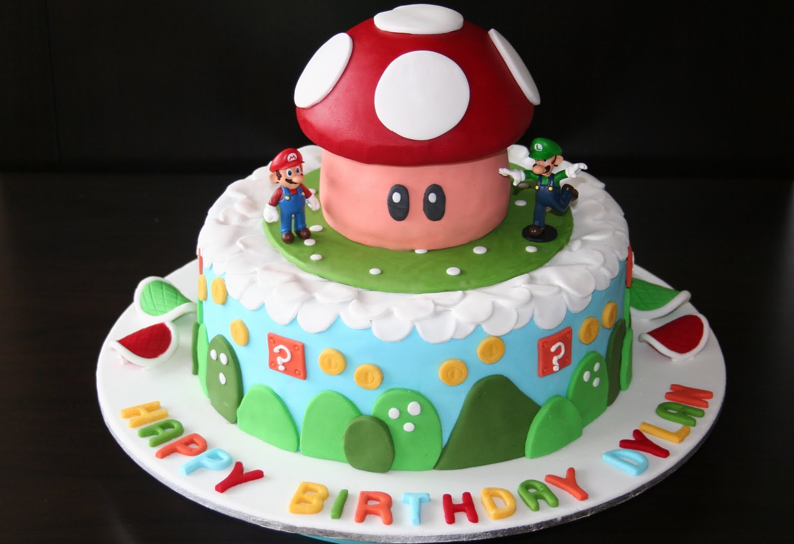 Leonie's Cakes and Parties . . . . .: Mario Bros Cake and Party