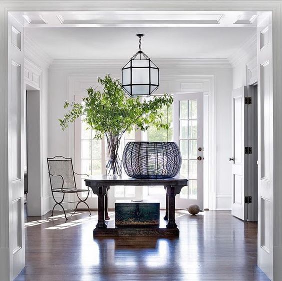 HALL DE ENTRADA E MESA REDONDA