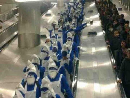 Hartlepool fans go Smurfs