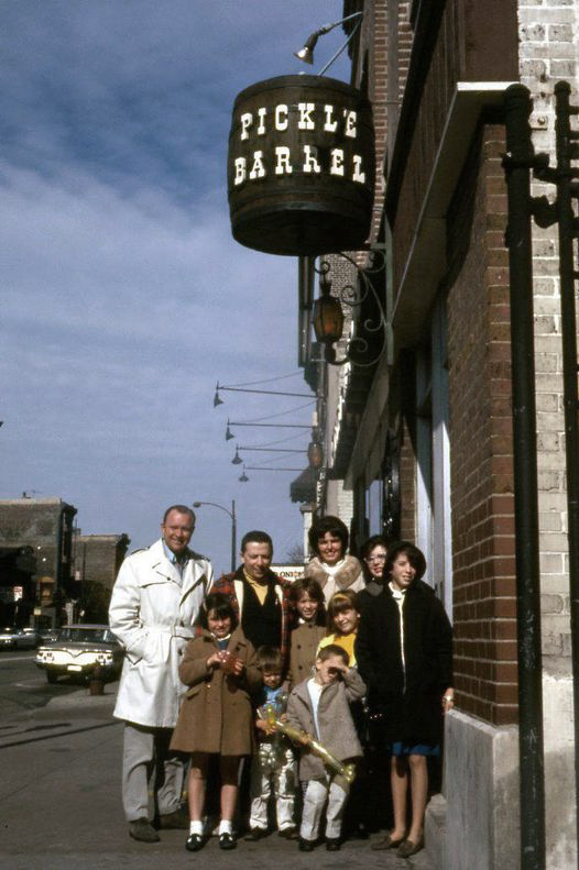 The Digital Research Library of Illinois History Journal™ The Old Town Neighborhood in Chicago