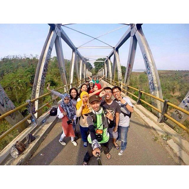 No Place No Story Sensasi Rope Jumping di Jembatan Rajamandala