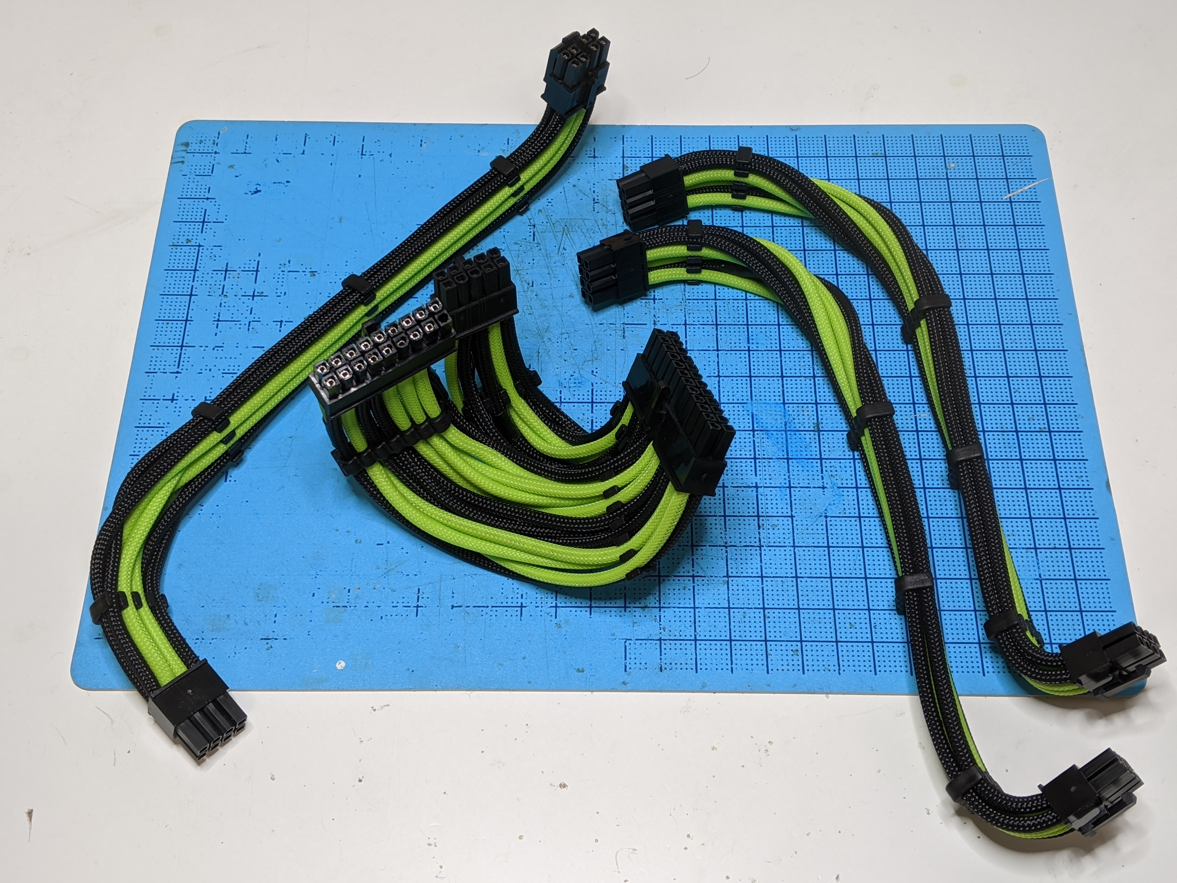 背筋トレーニング日記: LOUQE Ghost S1 Mk3ケースで小型Ryzen