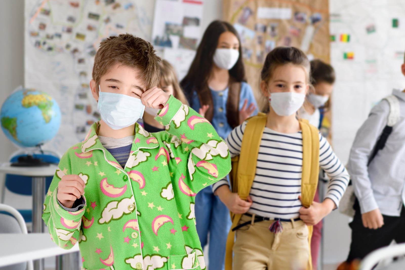 Mädchen barfuß schule