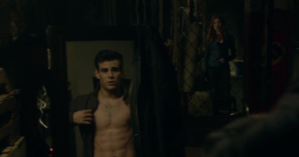 Alberto Rosende shirtless in Shadowhunters: The Mortal Instruments 2-07 &am...
