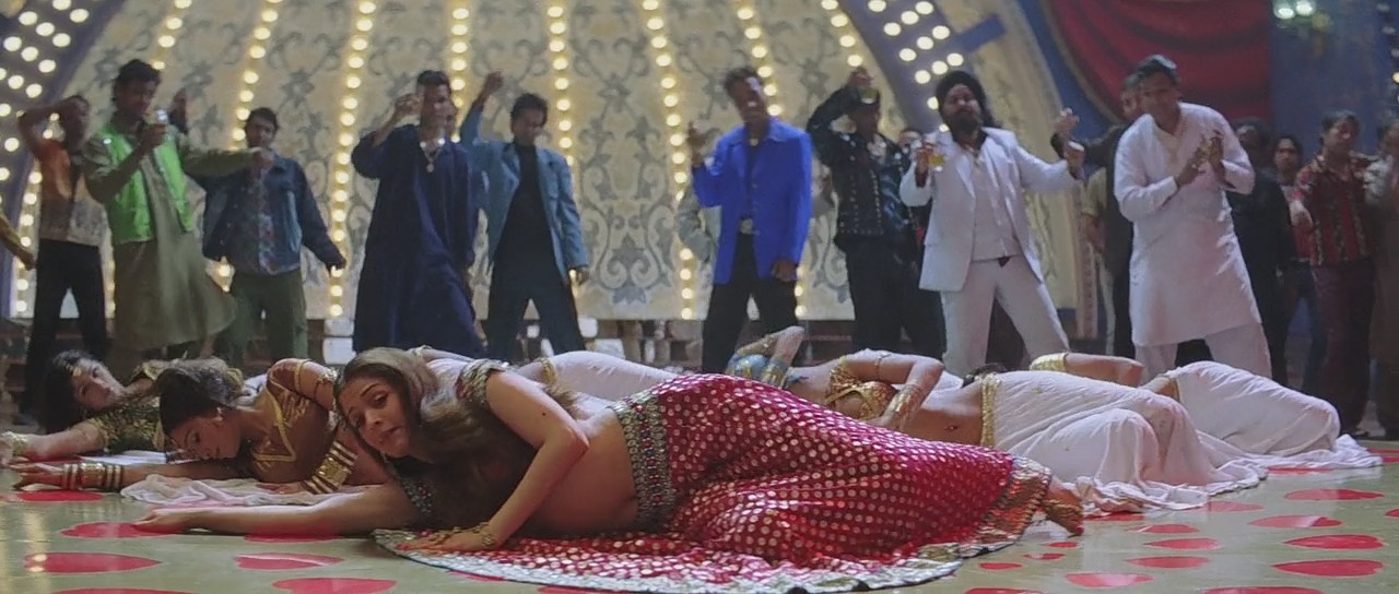Aishwarya Rai sexy figure in kajra re, Aishwarya Rai lying on floor kajra re pics, Aishwarya Rai sexy navel