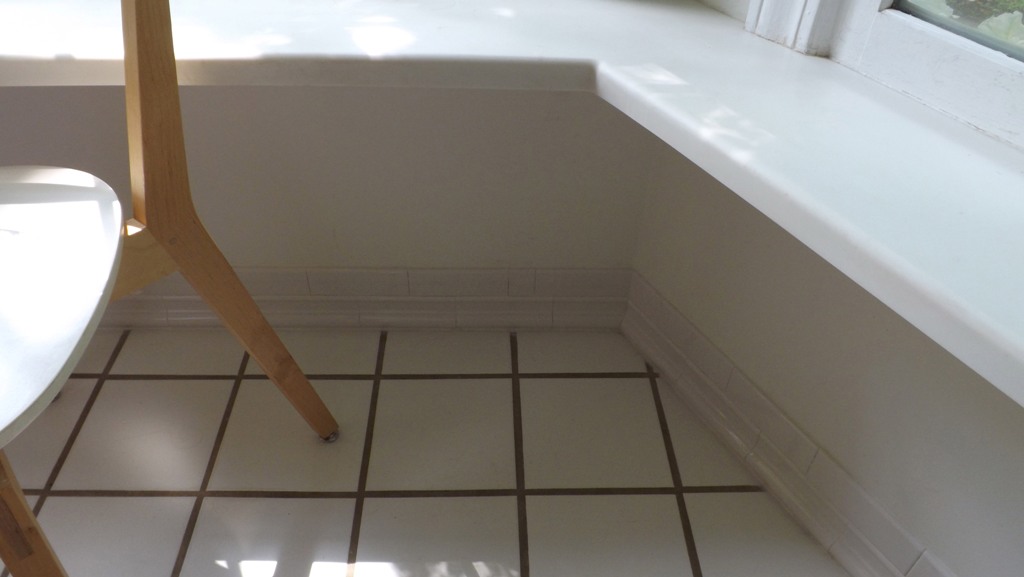 MARIETTE'S BACK TO BASICS {Tile Baseboard in Our Kitchen}