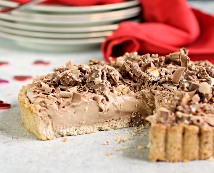 Recipe for a chocolate cream pie with a hazelnut crust.