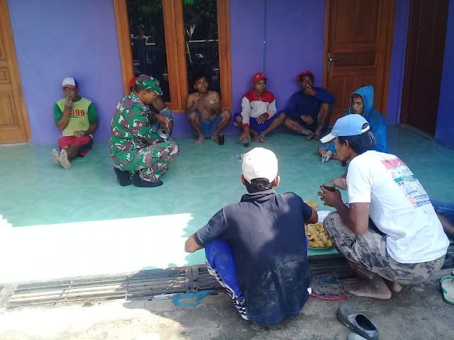 Komsos Dengan Masyarakat Wujud Kedekatan Babinsa Bersama Warga Binaan