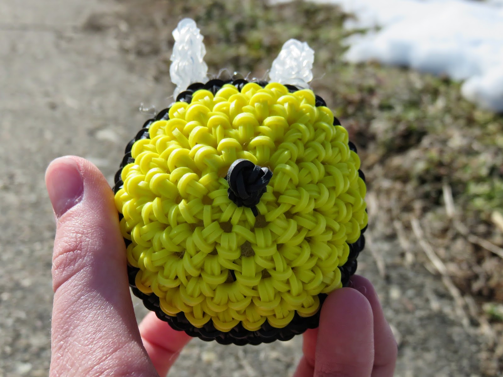 Sierra's Crazy Cool Photography: Free Loomigurumi Bee Pattern!