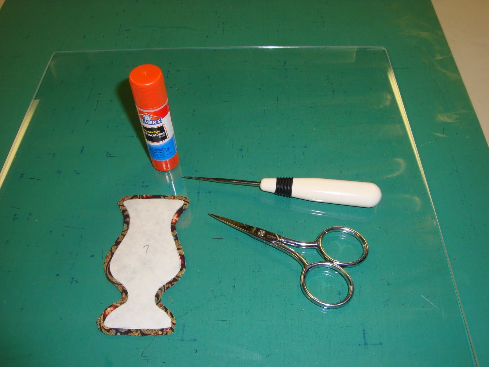 FABRIC THERAPY Glue stick applique, the tutorial PART ONE...