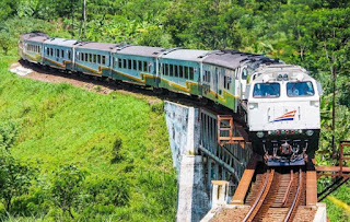 Tips Berwisata Seru Ala Backpacker Menggunakan Kereta Api Hemat