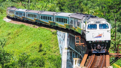 Tips Berwisata Seru Ala Backpacker Menggunakan Kereta Api Hemat