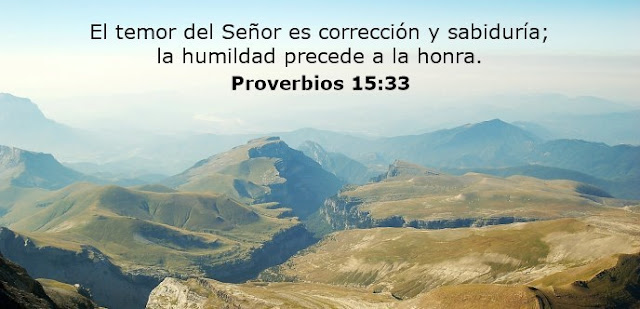  El temor del Señor es corrección y sabiduría; la humildad precede a la honra. 