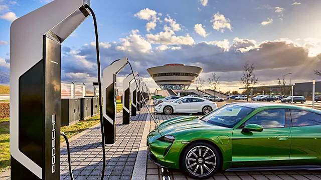 Porsche, Elektrikli Otomobiller İçin Avrupa’nın En Güçlü Şarj Otoparkını Açtı