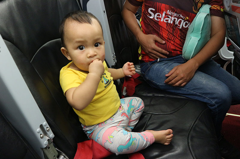 Seat untuk kanak kanak bayi dalam flight airasia