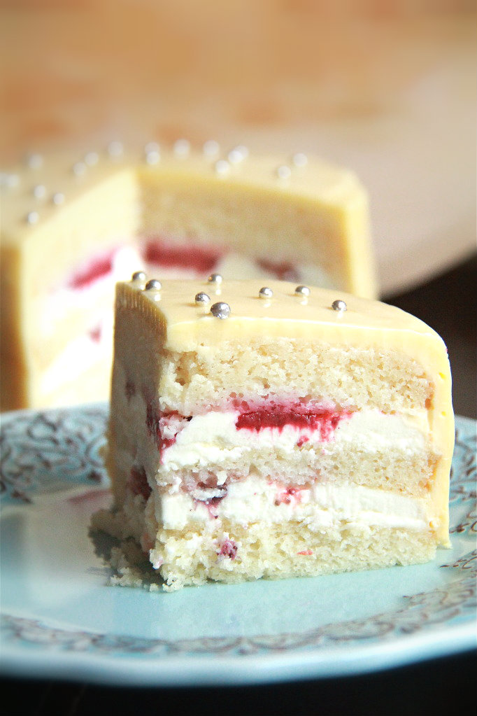 Crumbs and Cookies lemon, white chocolate &amp; strawberry