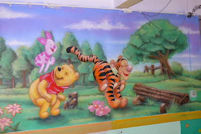 Malowanie sali przedszkolnej Mural namalowany w sali przedszkolnej, malowanie na ścianie dziecięcych motywów