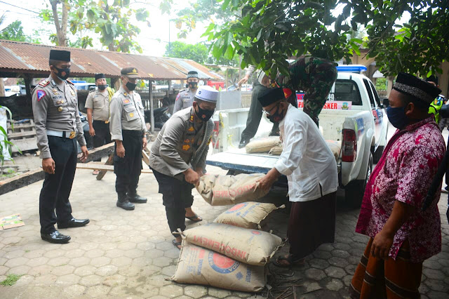 Program berbagai, jurus Satlantas Polres Lotim hindari kemacetan jalan raya