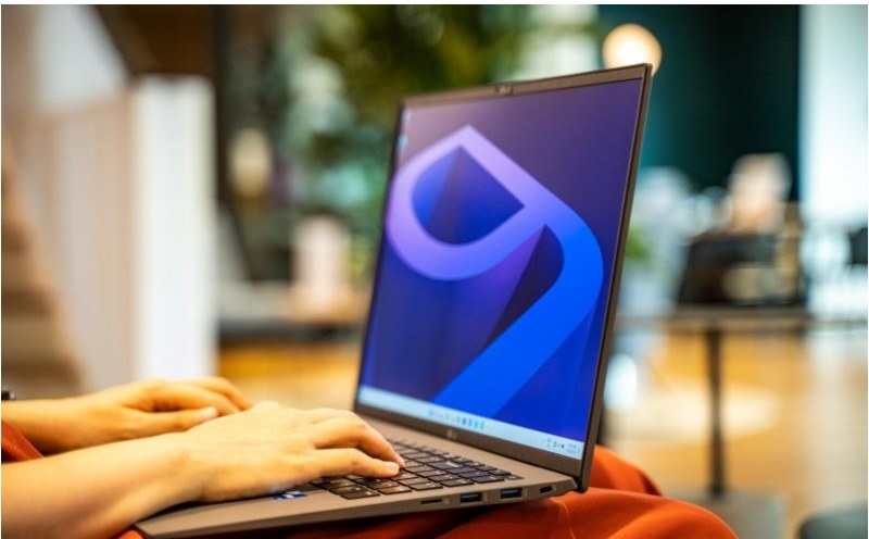 Laptop LG Gram 2022 17Z90Q-G.AH78A5 (Core™️ i7-1260P/16GB/1TB/Iris Xe Graphics/17 inch/Windows 11 Home/Black) - Chính Hãng